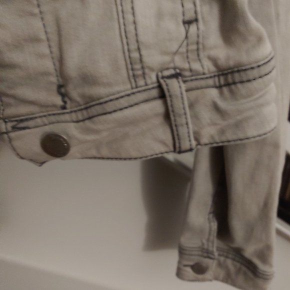 NWOT Grey Washed Crop Jean Jacket SZ S - Picture 4 of 7